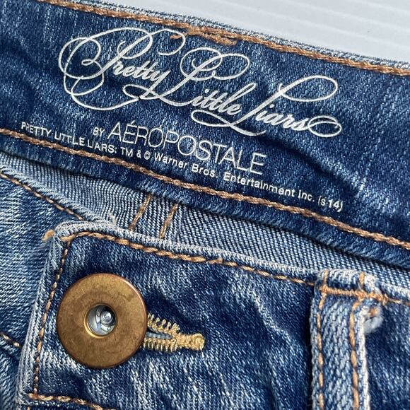 Aeropostale Pretty Little Liars Distressed Bermuda Denim Women’s Sz 2 Jorts - Picture 3 of 7